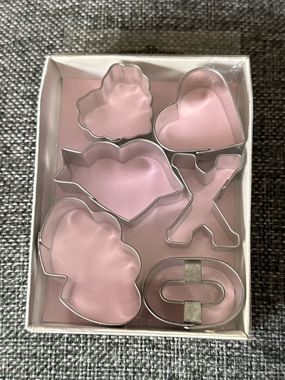 Set of 6 cookie cutters • XOXO, lips and hearts